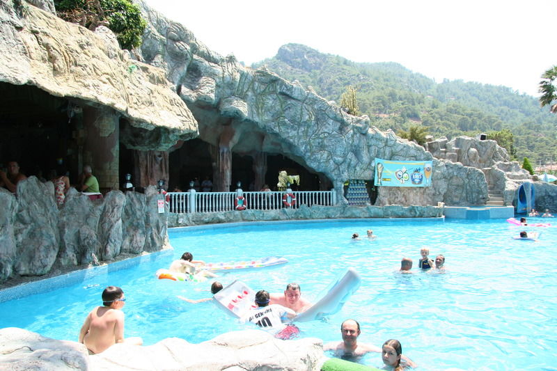 Grand Aquarium Apart Icmeler Exterior photo